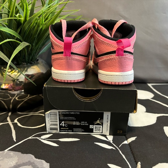 Jordan 1 Mid - Picture 3 of 5